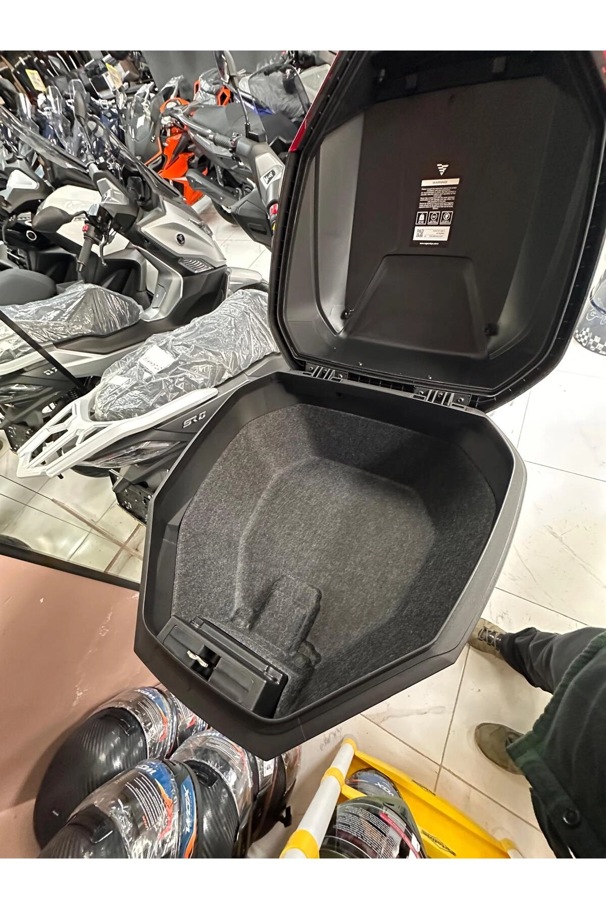 resimler/genel/Black/ Red Topcase 48 Lt